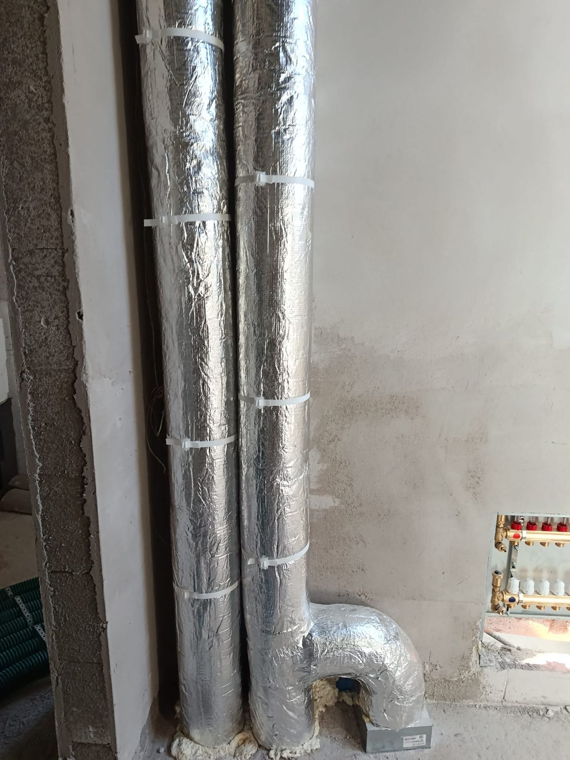 Zaizolowane pionowe magistrale rekuperacji, Kopki, dom w projekcie Archon